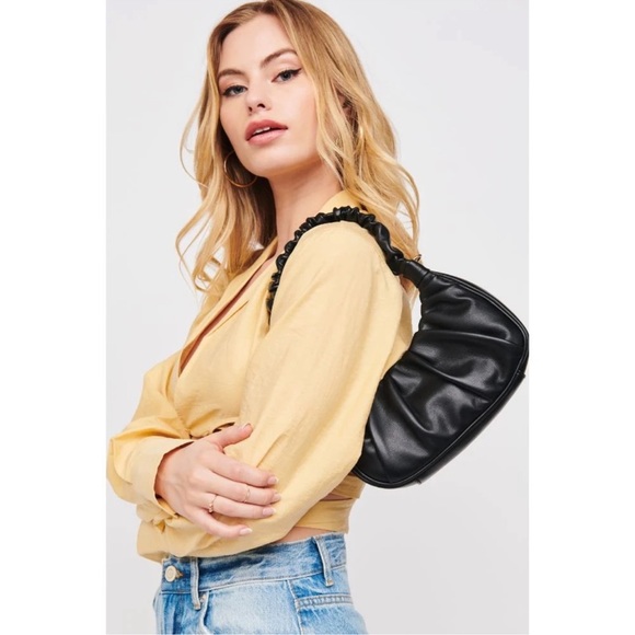 URBAN EXPRESSIONS Scrunched Shoulder Bag in Black with crossbody strap - Picture 1 of 6